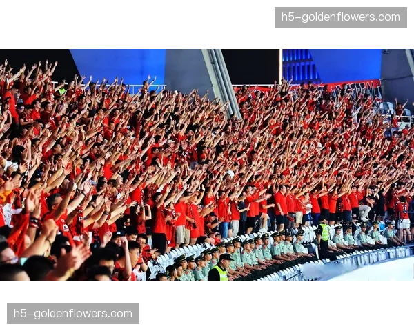 终场哨响，毕尔巴鄂老将德马科斯与儿子在看台相拥庆祝关键胜利