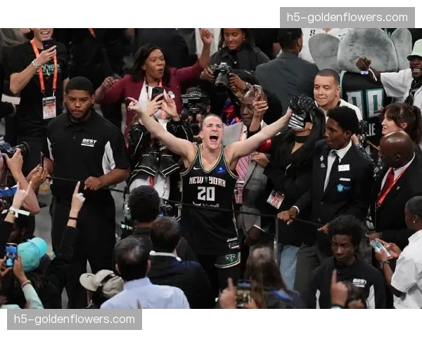 通讯:WNBA全球赛归来 纽约自由人谈海外比赛对团队凝聚力的提升 通讯:WNBA全球赛归来 纽约自由人谈海外比赛对团队凝聚力的提升