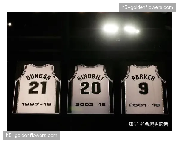 温情时刻:马刺主场为一位患病小球迷举办虚拟选秀仪式 温情时刻:马刺主场为一位患病小球迷举办虚拟选秀仪式